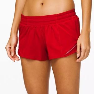 Lululemon Hotty Hot Low-Rise Lined 2.5” short dark red size 4